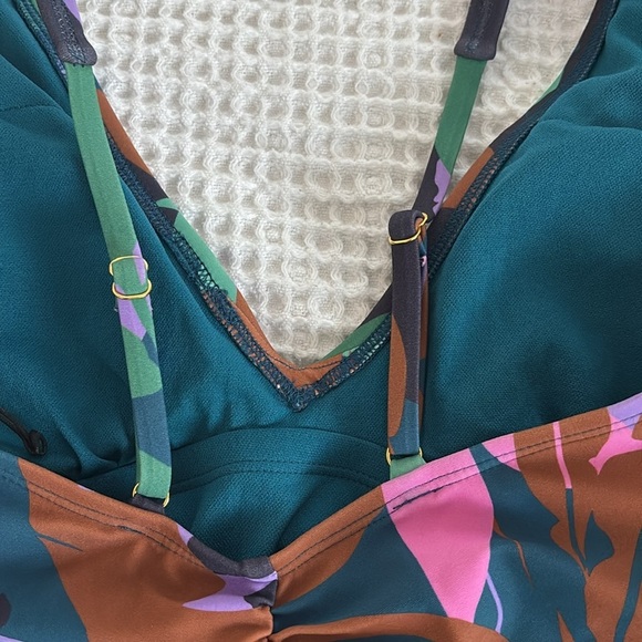 New Shade & Shore Plunge One Piece High Leg Swimsuit Floral Tropical Print - Picture 8 of 14